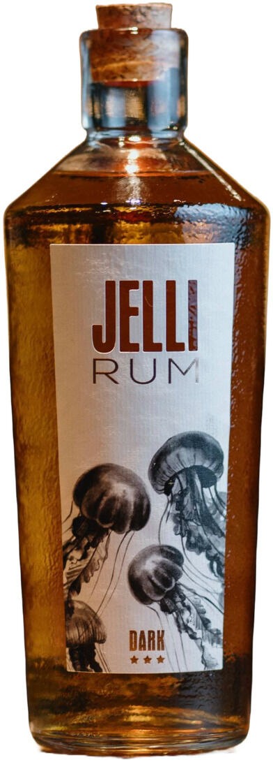 Eine einzelne Flasche »JELLI« Dark Rum steht auf weißem Hintergrund. Das Etikett zeigt den Namen JELLI RUM sowie grafische Elemente. Die Rumflüssigkeit hat eine bernsteinbraune Farbe. Die Flasche wirkt hochwertig und modern gestaltet, ideal für Feiern, als Geschenk oder zur Zubereitung von Cocktails.