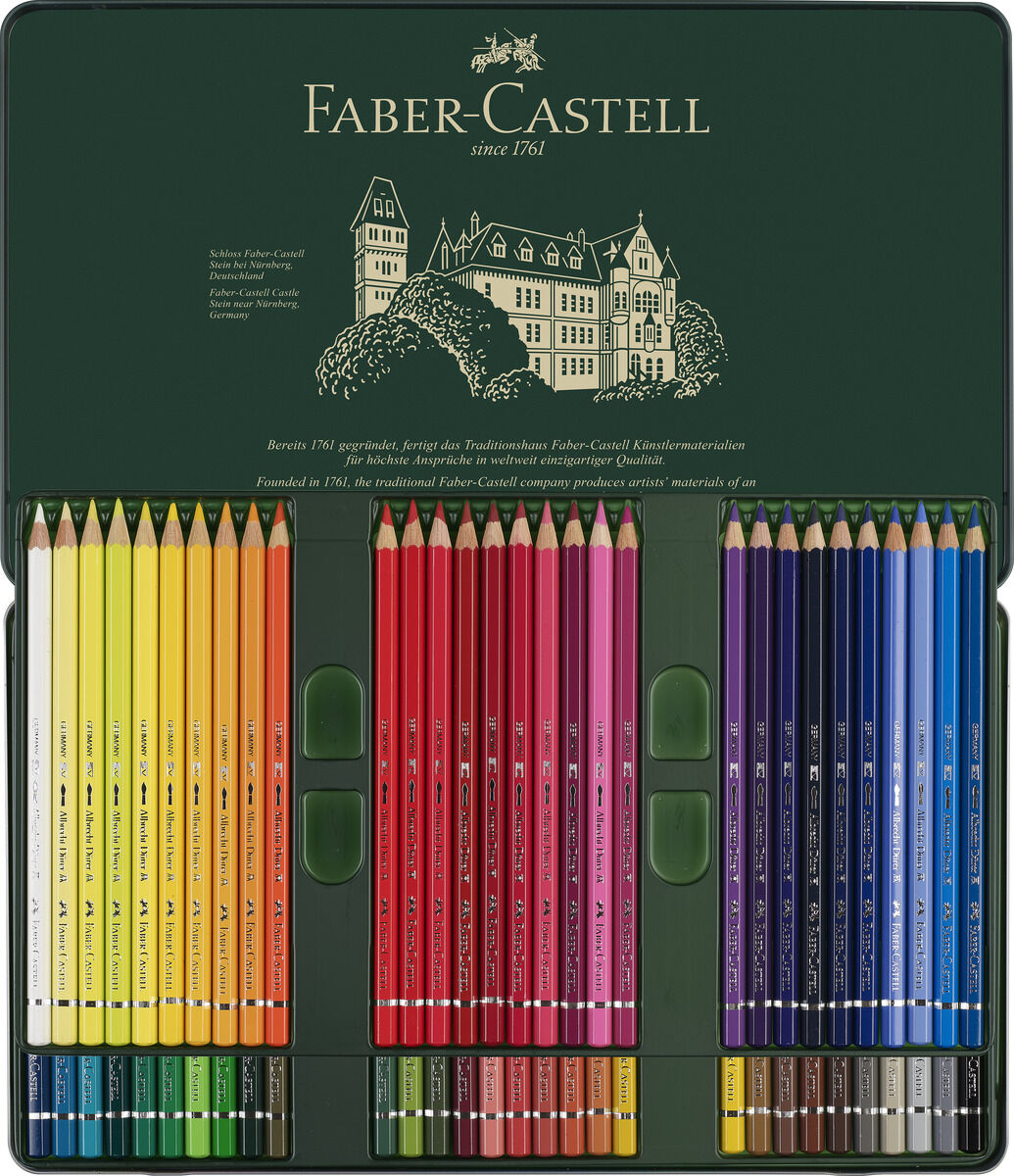 Metalletui mit 60 hochwertigen Buntstiften der Marke Faber-Castell, arrangiert in mehreren Farbgruppen auf zwei Reihen, in einem dunkelgrünen Etui mit goldfarbener Schloss-Illustration auf dem Deckel. Die Stifte sind farblich sortiert und eignen sich für kreative Zeichen- und Malprojekte von Kindern und Erwachsenen.
