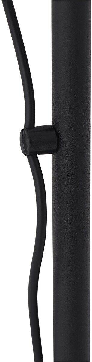 Nahaufnahme einer schwarzen Bodenlampe »Post« mit einem schlichten, modernen Design. Die Lampe hat ein dünnes, elegantes Kabelmanagement.