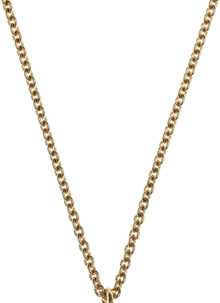 Eine feine Ankerkette aus vergoldetem Silber mit einem Buchstabenanhänger in der Form des Buchstabens 'A'.