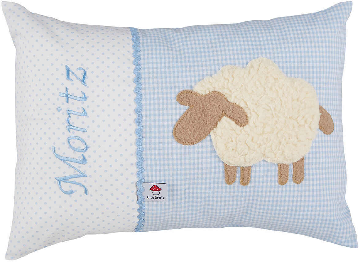 Namenskissen mit Schafmuster und dem Namen 'Moritz' in Blau auf weißem und blau kariertem Hintergrund. Das Kissen hat ein süßes, flauschiges Schafdesign und eignet sich perfekt als personalisiertes Geschenk für Kinder.