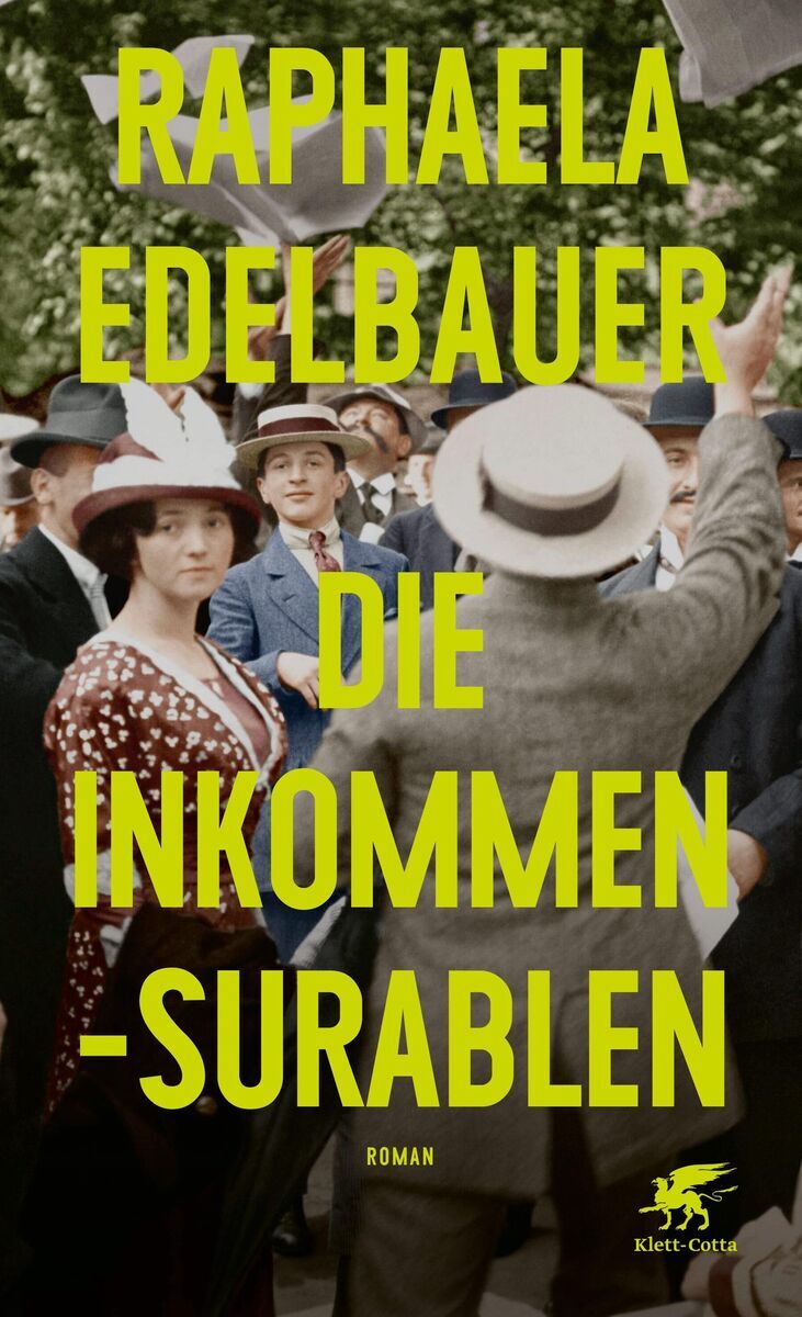 Cover des Buches 'Die Inkommensurablen' von Raphaela Edelbauer. Das Bild zeigt eine Menschenmenge in historischer Kleidung, dominiert von grünen und gelben Schriftzügen. Das Buch wird vom Verlag Klett-Cotta veröffentlicht.