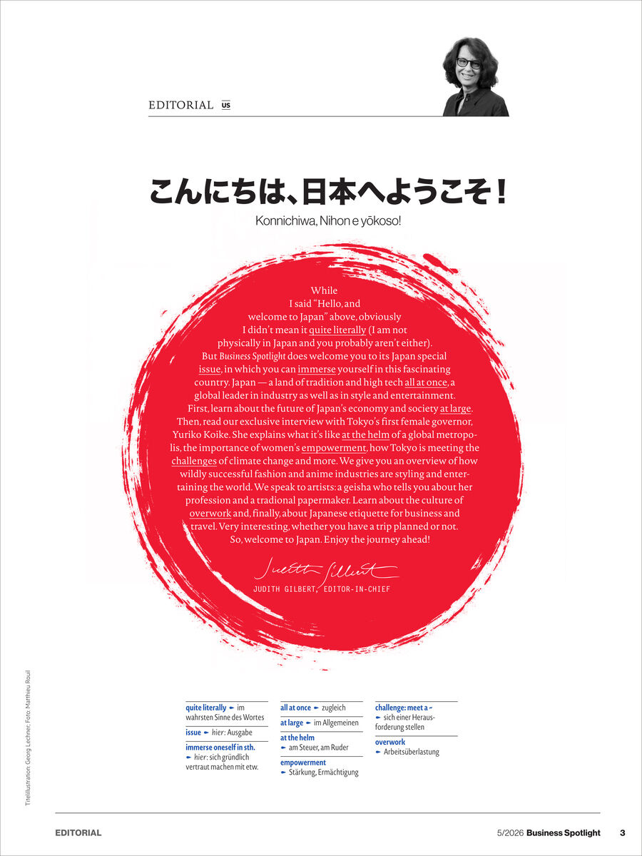 Magazinseite mit Editorial: Oben Porträt der Chefredakteurin und Begrüßung auf Japanisch mit Übersetzung. In der Mitte ein roter Pinselkreis um einen englischen Begrüßungstext. Am Seitenende eine Infobox über Sprachniveaus. Moderne, klare Gestaltung, Zielgruppe Berufstätige und Sprachlerner.