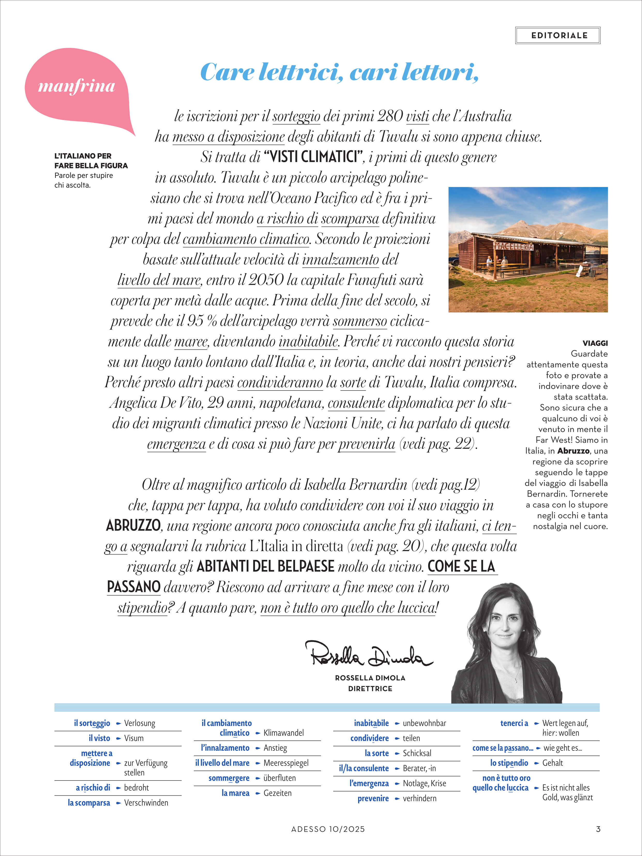 Titelseite und Editorial einer Ausgabe des Adesso Magazins 10/2025, mit einem Begrüßungstext in italienischer Sprache, einem kleinen Farbfoto eines Gebäudes in einer natürlichen Landschaft und Porträt einer Frau im unteren Bereich. Der Text richtet sich an Leser und Sprachenlernende, eingebettet in ein schlichtes, modernes Layout.