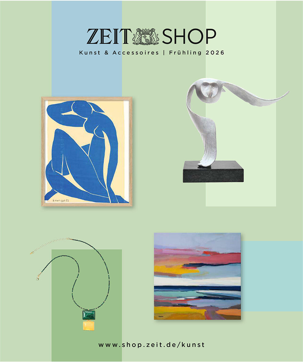 Titelblatt des Katalogs 'Kunst 2/2026' von DIE ZEIT mit Abbildungen eines blauen Aktgemäldes, einer silbernen Skulptur, einer Kette mit grünem Anhänger und eines abstrakten, farbigen Landschaftsgemäldes auf geometrisch geteiltem, grünlichem Hintergrund.