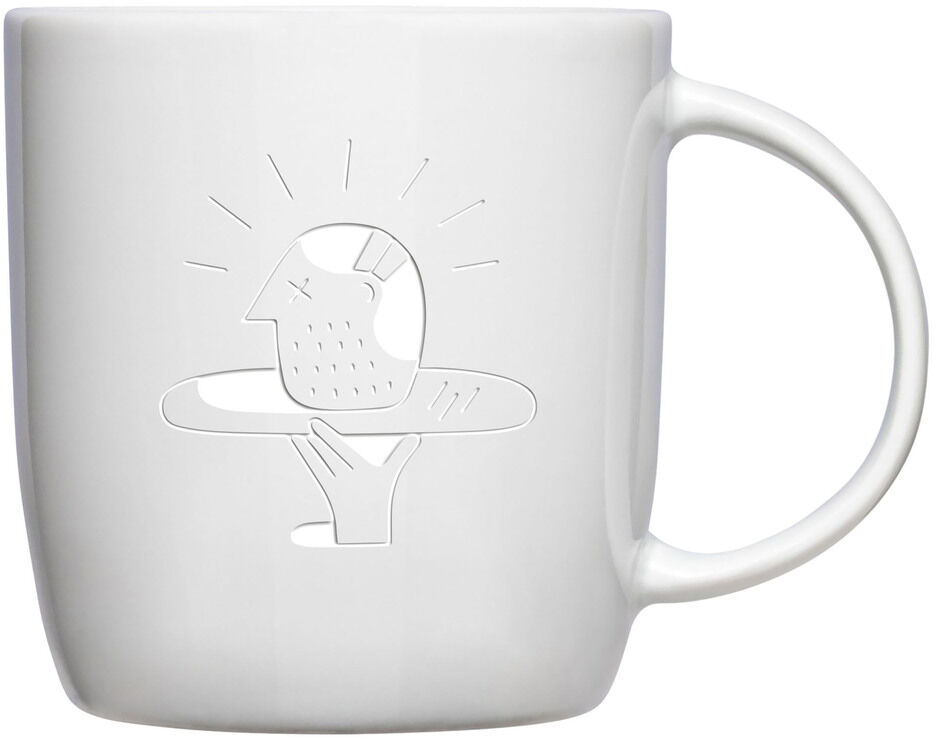 Eine weiße Keramiktasse aus der ZEIT Kollektion mit der Bezeichnung »VERBRECHEN«. Die Tasse hat eine minimalistische Illustration auf der Vorderseite.