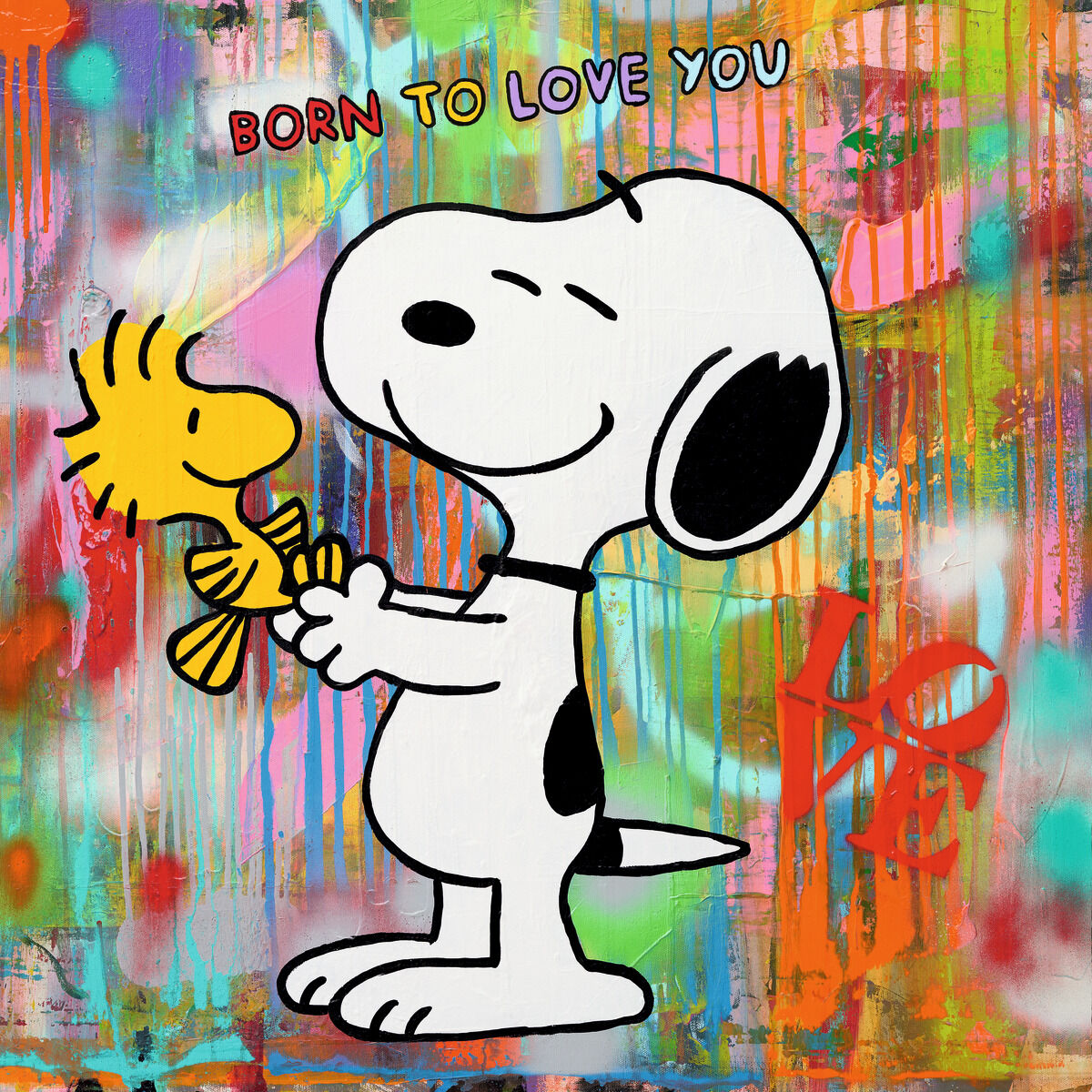 Comic-Kunstwerk: Snoopy umarmt Woodstock. Bunte, abstrakte Pop-Art-Hintergrund mit Farbspritzern; oben „BORN TO LOVE YOU“, rechts unten rotes „LOVE“-Schriftzug. Reproduktion von Michael Pfannschmidt auf Aluminium, signiert und limitiert, 70 x 70 cm.