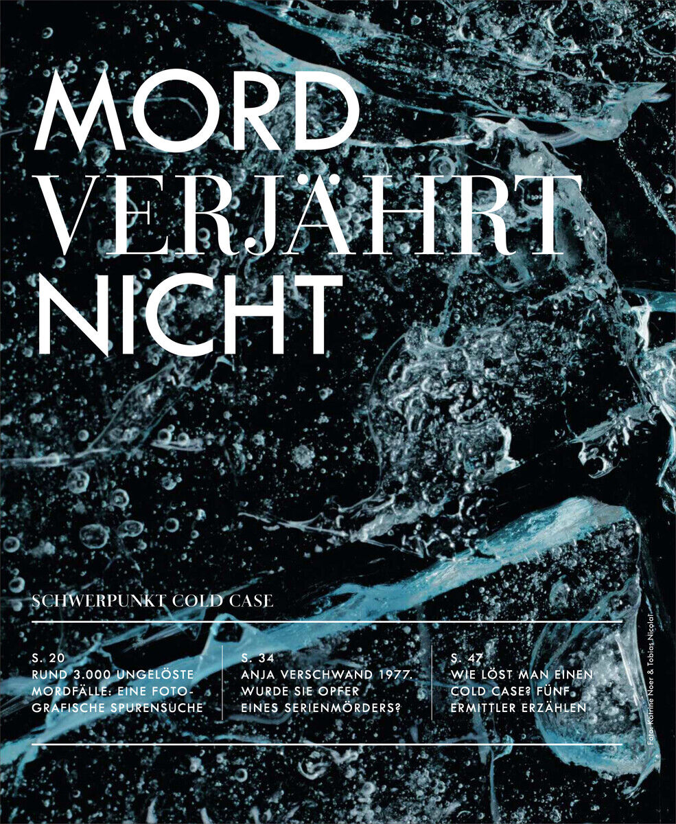 Das Cover von 'ZEIT VERBRECHEN 31/25' mit dem Titel 'Mord verjährt nicht'. Das Design zeigt einen dunklen Hintergrund mit blauen und weißen Elementen, die eisig und mysteriös wirken. Die Hauptthemen sind Mord, unaufgeklärte Fälle und Ermittlungsarbeit.