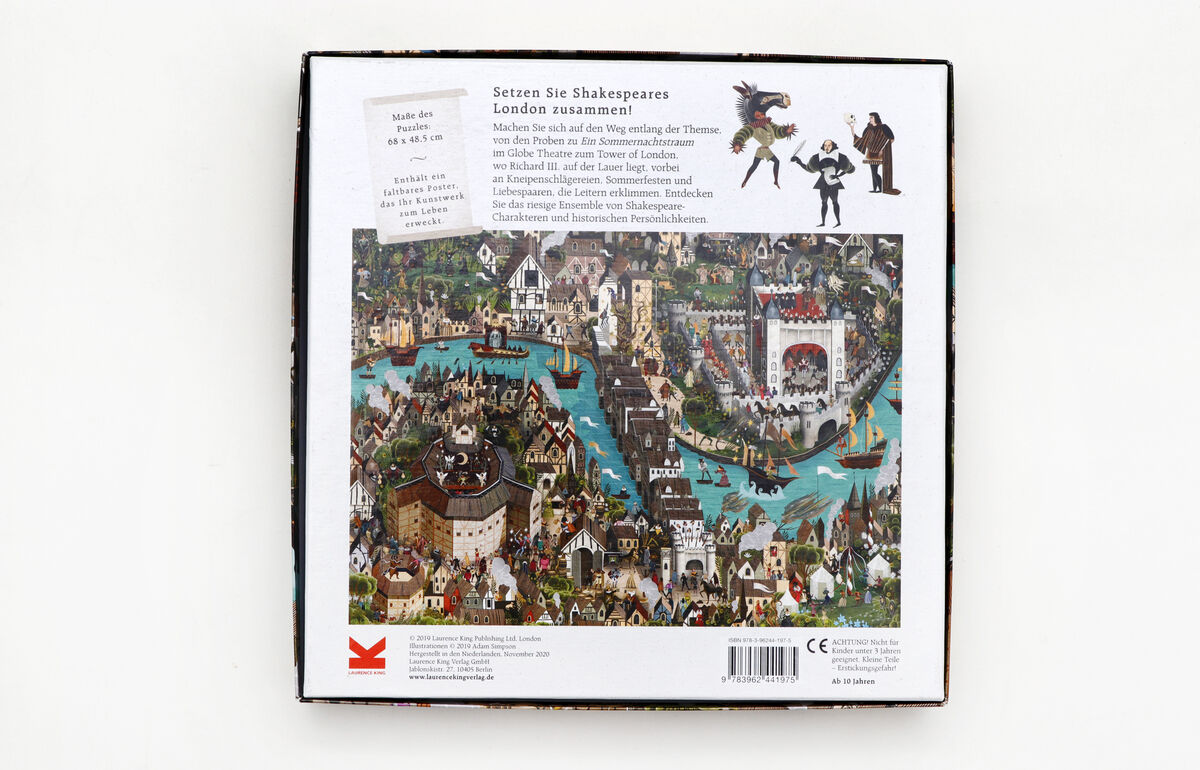 Schachtel mit dem Puzzle »Shakespeares Welt«, das mittelalterliches London entlang der Themse illustriert. Die Rückseite zeigt detaillierte Illustrationen von Gebäuden, Flüssen und prägenden historischen Bauwerken. Es gibt auch Figuren und Textbeschreibungen auf Deutsch.