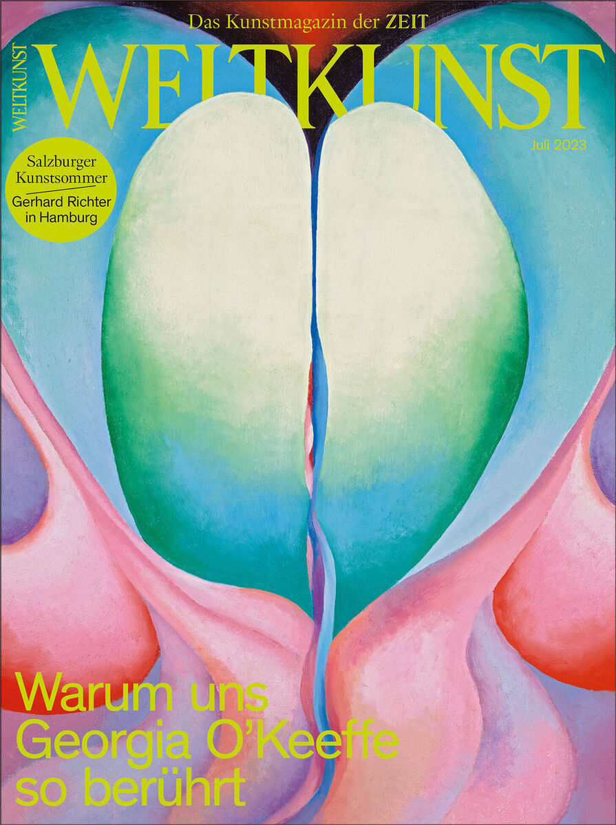Titelblatt des Kunstmagazins 'Weltkunst' mit einem Gemälde von Georgia O’Keeffe. Das Gemälde zeigt abstrakte Blumenformen in Blau-, Grün- und Rosatönen vor einem weißen Hintergrund. Oben in gelber Schrift der Titel und weitere Informationen.