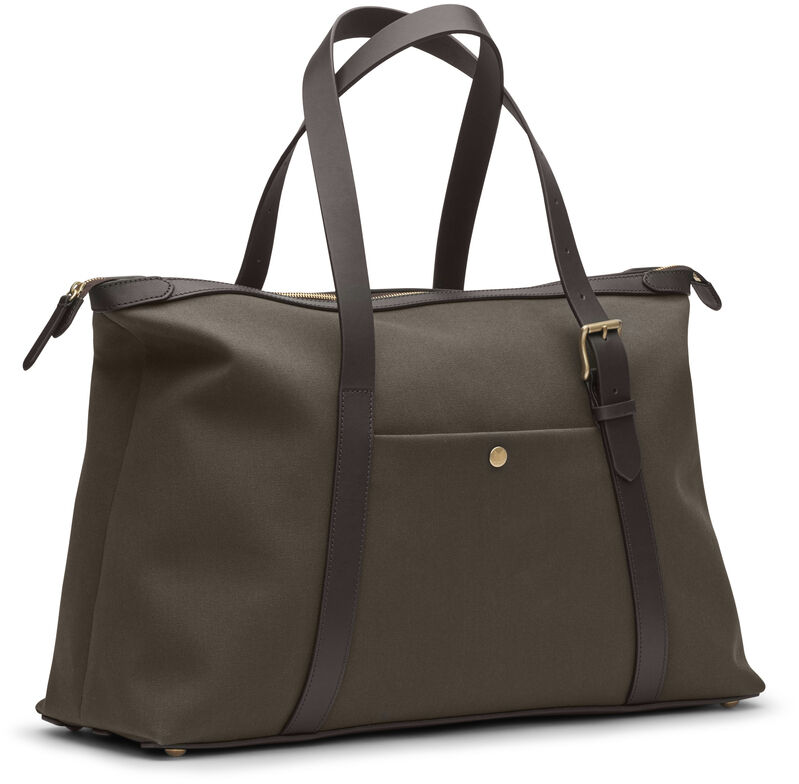 Eine stilvolle Reisetasche in Oliv und Braun aus strapazierfähigem Material. Sie hat zwei lange Henkel und dekorative goldene Details.