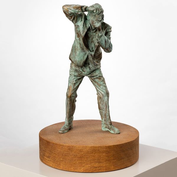Patinierte Bronze-Skulptur »Fotograf« von Christoph Pöggeler