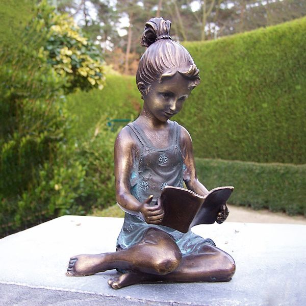 Gartenskulptur »Lesendes Mädchen«, Bronze