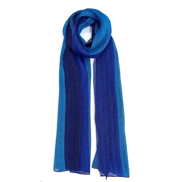 Breiter Schal aus blauem Leinen