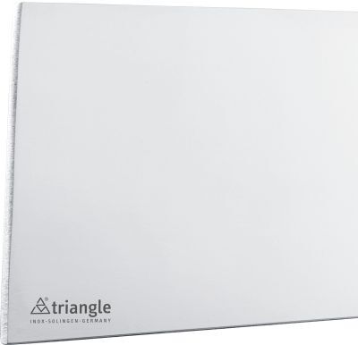 Eine hochwertige Plancha Palette aus 15 cm langem Nussbaumholz von triangle liegt auf weißem Hintergrund. Der Griff ist aus dunklem, edlem Nussbaum, das funktionale Teil aus glänzendem Metall. Das Design ist minimalistisch, modern und für professionelle Küchen geeignet.